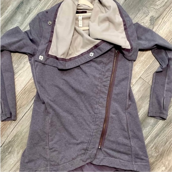 Lululemon - Sz. 10 - Method Wrap - Gray - Ombre Lining - Picture 5 of 7